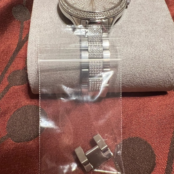 Michael Kors Silver watch - Picture 3 of 3
